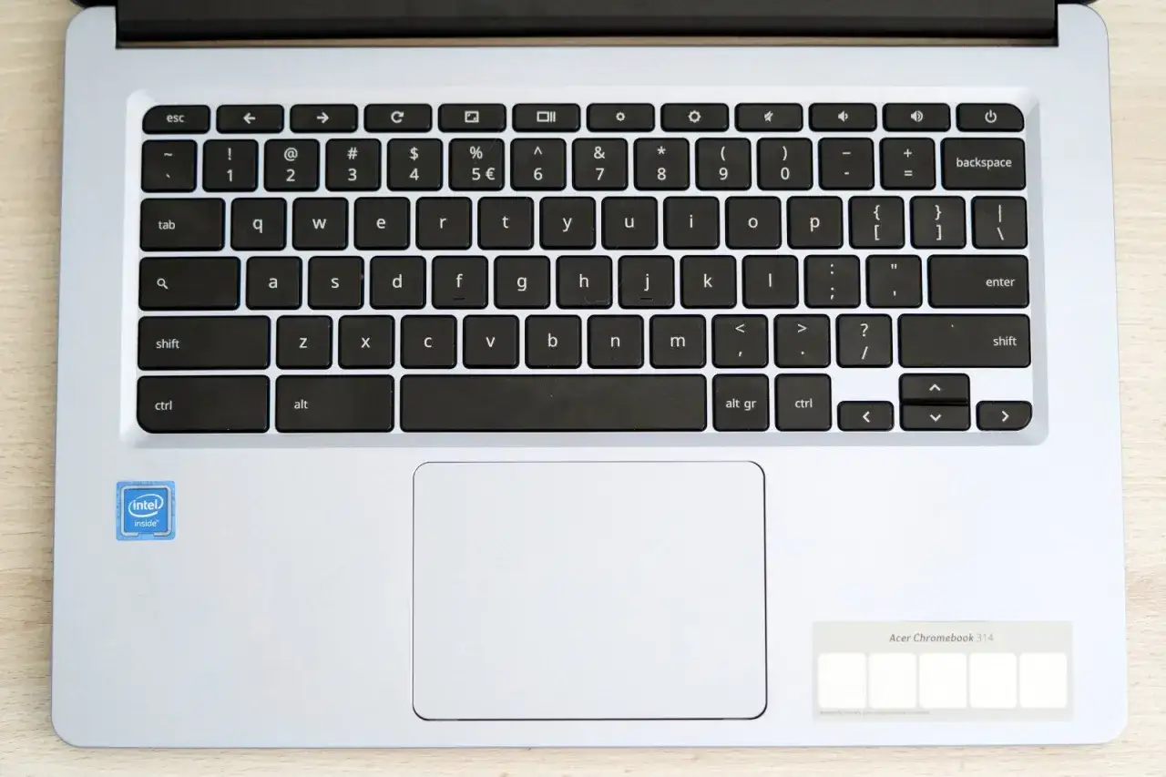 Klawiatura chromebooka Acer, idealna do nauki i pracy. Dowiedz się, chromebook co to jest i jakie ma zalety.