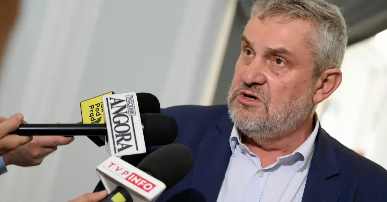 Jan Krzysztof Ardanowski udziela wywiadu mediom, być może wyjaśniając prawdziwe przyczyny odejścia Jana Krzysztofa Ardanowskiego z partii PiS.