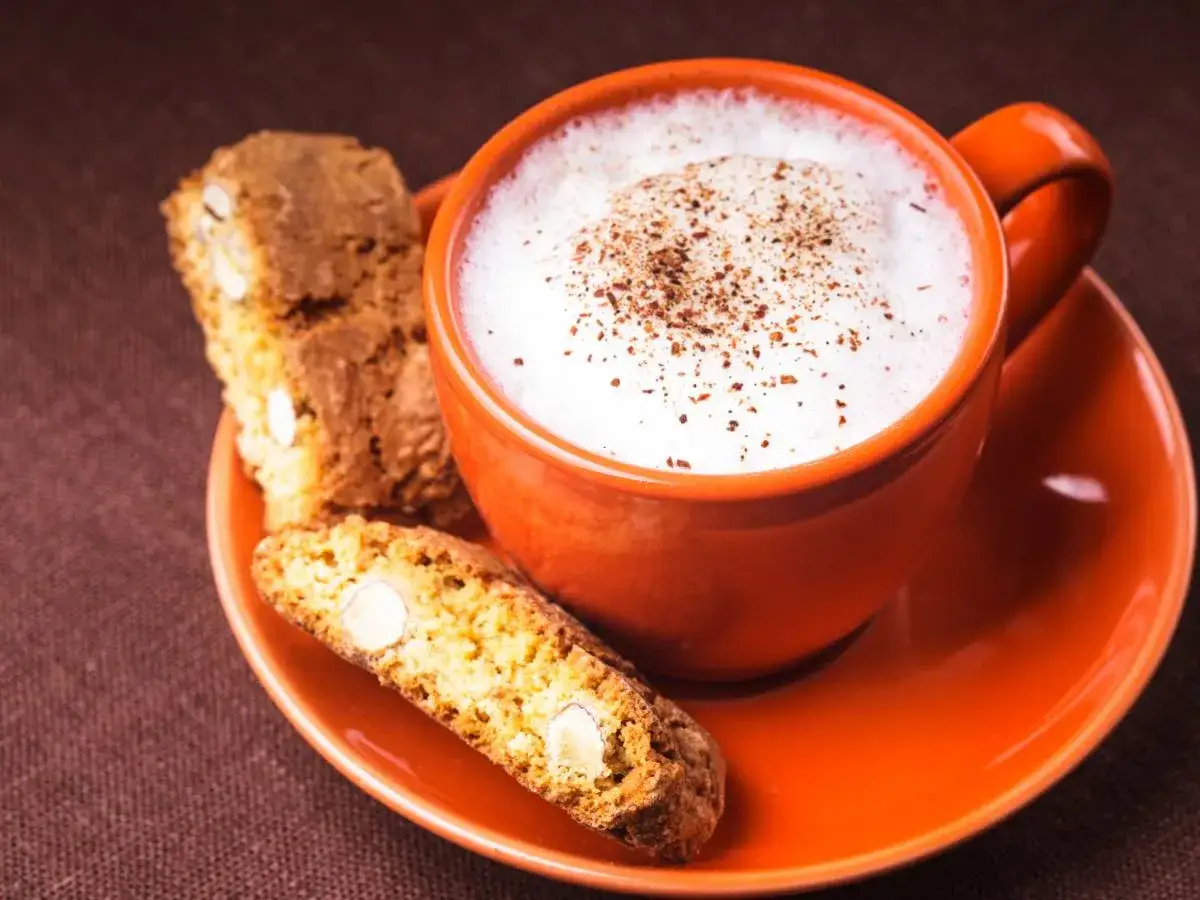 cantuccini po pierwszym pieczeniu do krojenia