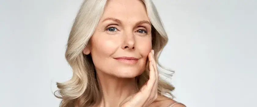 kobieta w różnym wieku menopauzy