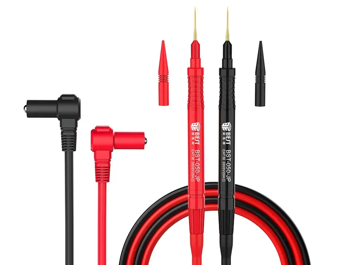 Czerwony kabel to plus. Zestaw przewodów pomiarowych z końcówkami i osłonkami.