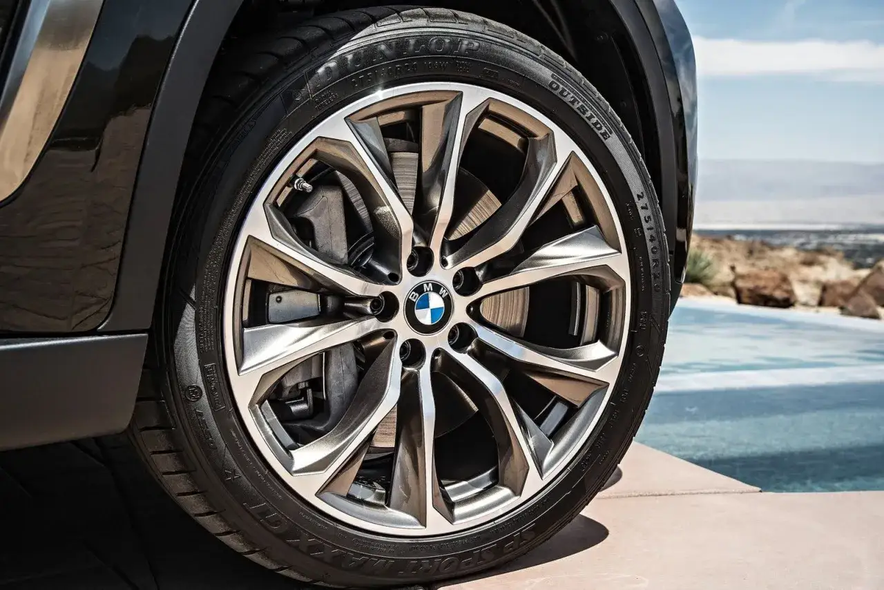 Zdjęcie BMW opony run flat czy zwykłe - co wybrać, by uniknąć problemów?