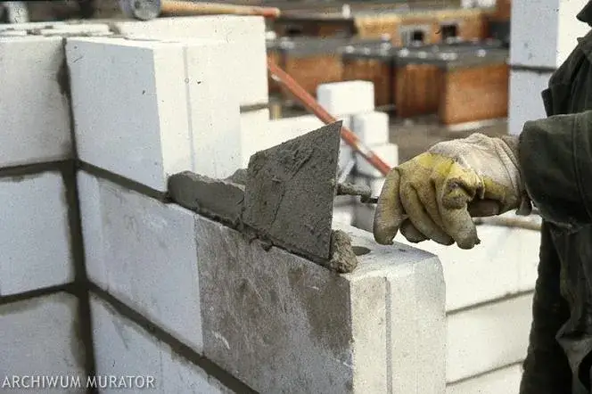 Zdjęcie Jaką zaprawę do murowania bloczków betonowych wybrać, aby uniknąć błędów?