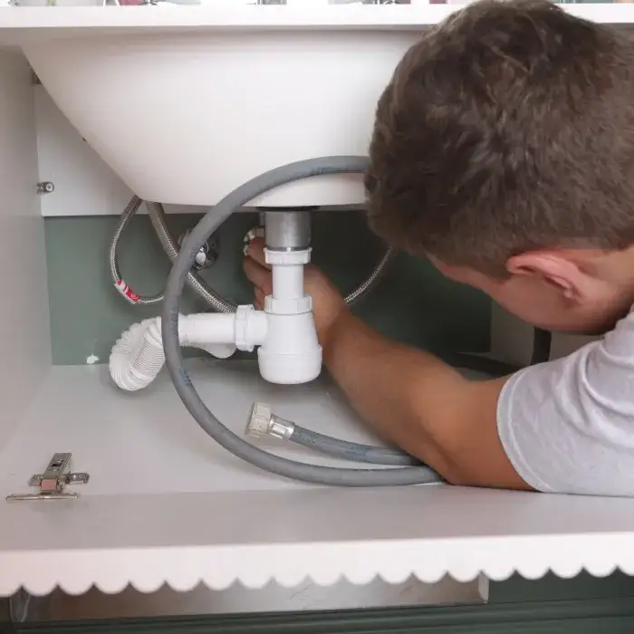 Zdjęcie Ile od punktu bierze hydraulik? Poznaj ukryte koszty usług hydraulicznych