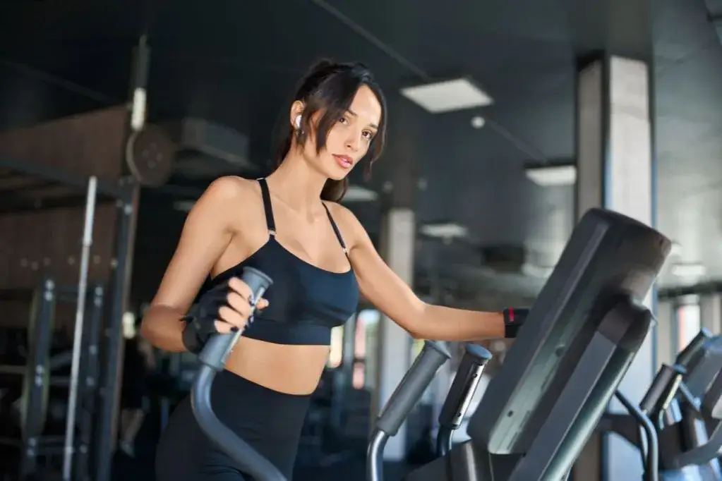 Zdjęcie Jakie cardio na siłowni wybrać, aby uniknąć kontuzji i osiągnąć wyniki?
