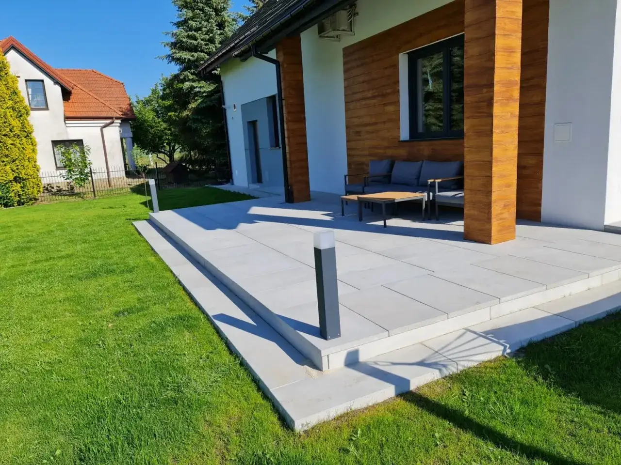 Zdjęcie Jak zabezpieczyć i ozdobić betonowy taras zewnętrzny bez kosztownych błędów
