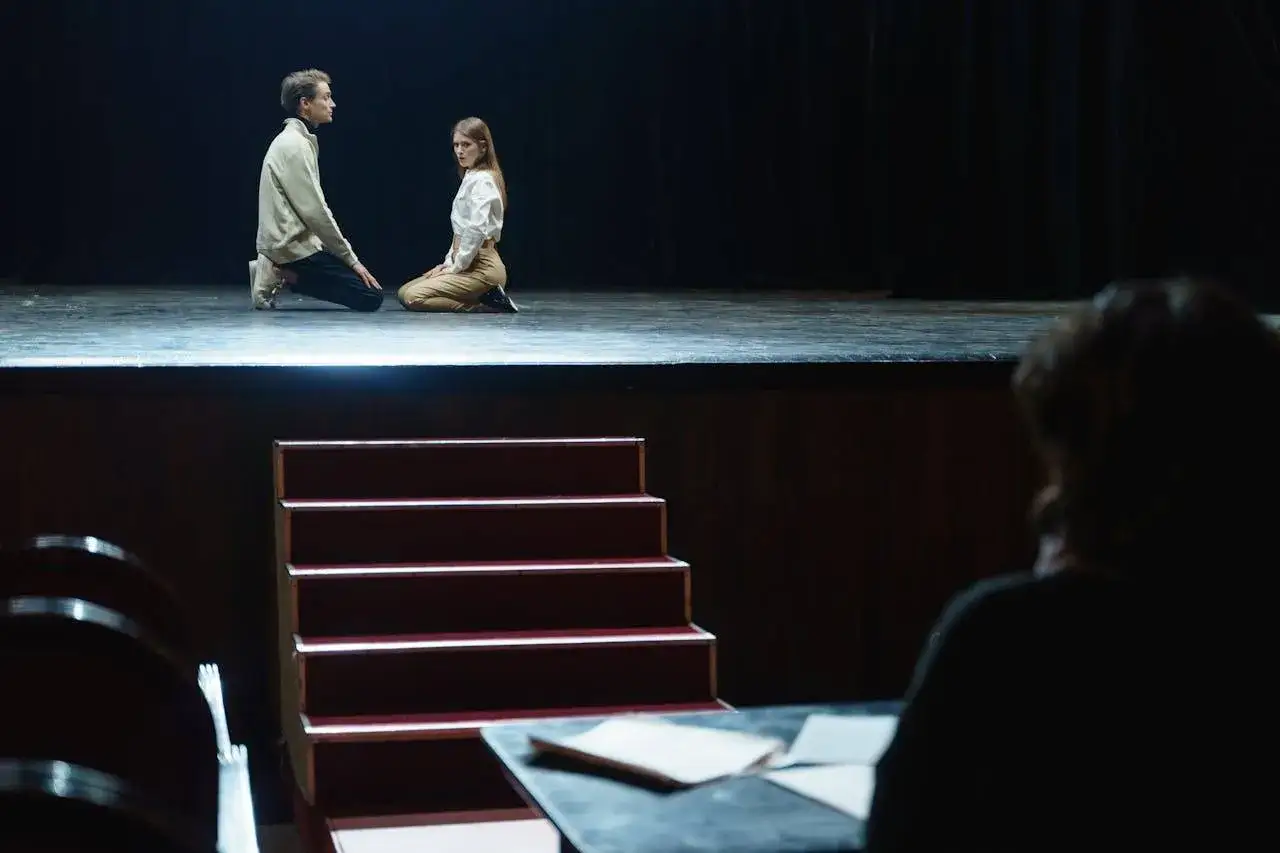 Zdjęcie Jak powstaje spektakl teatralny - odkryj tajemnice produkcji na scenie