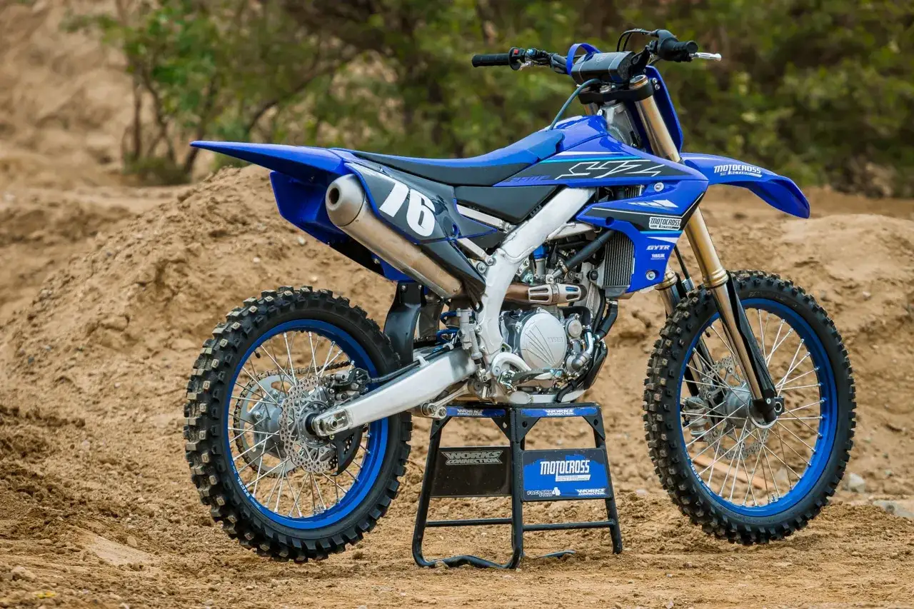 Zdjęcie Yamaha YZF 250 ile ma koni? Poznaj moc i osiągi tego motocykla!