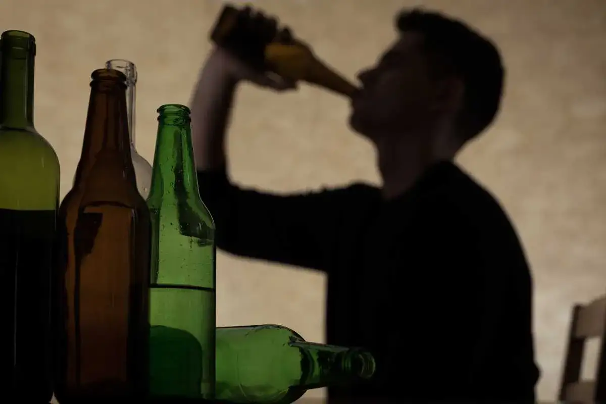 Zdjęcie 250 ml wódki ile to promili? Sprawdź, zanim usiądziesz za kółkiem