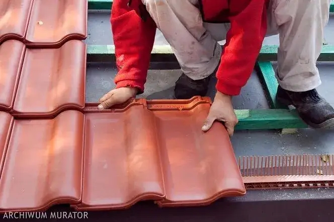 Zdjęcie Dachówka ceramiczna ile na m2 – poznaj ceny i ważne czynniki wpływające na koszty
