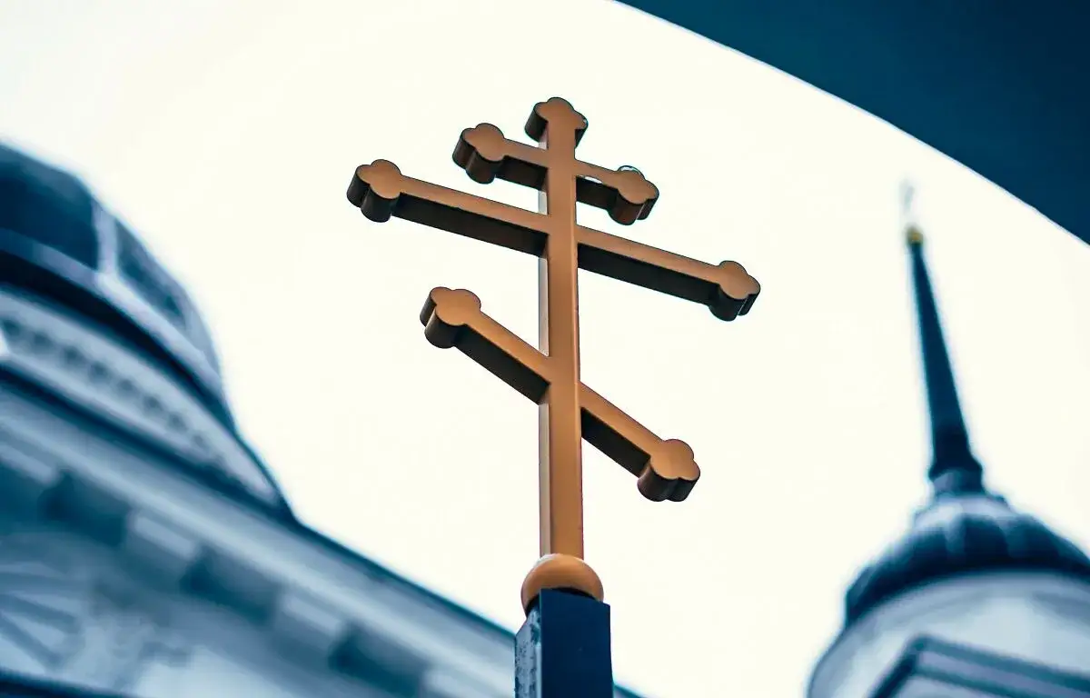 Zdjęcie Krzyż prawosławny: symbolika, znaczenie i r&oacute;żnice [Poznaj fakty]
