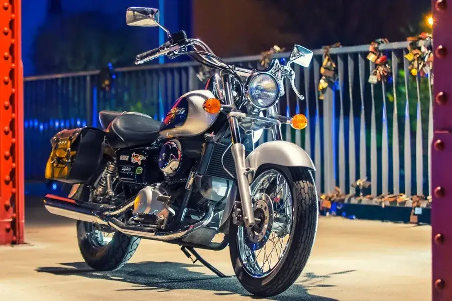 Zdjęcie Pojemność baku Honda Shadow 125 - co musisz wiedzieć przed podróżą