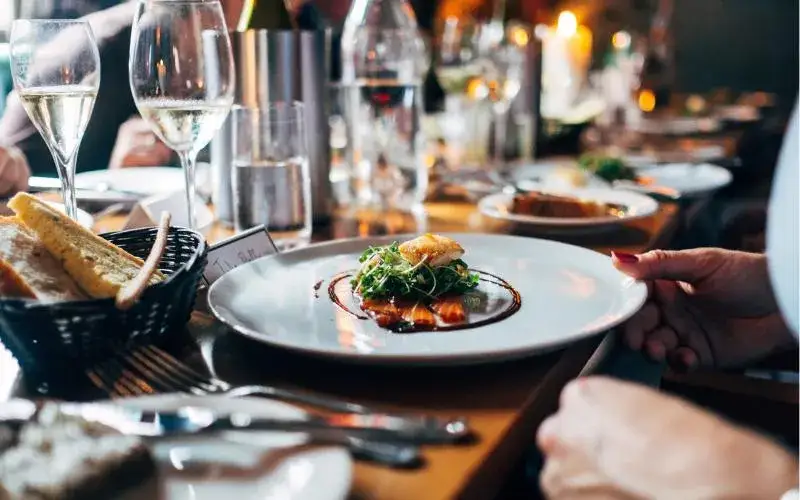 Zdjęcie Gdzie zjeść w Elblągu? Odkryj najlepsze restauracje dla rodzin