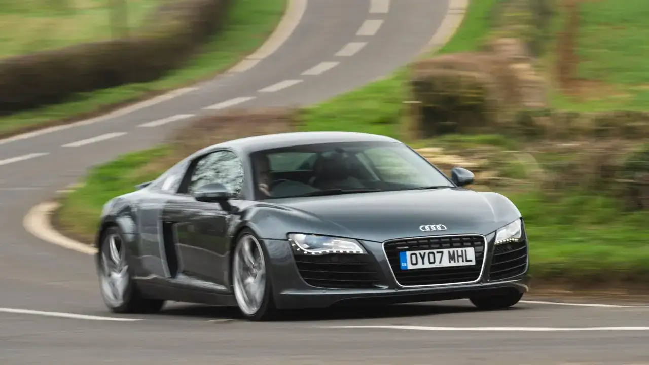 Zdjęcie Audi R8 V8: Specyfikacja techniczna i osiągi supersamochodu