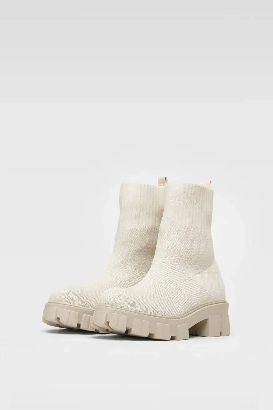 Zdjęcie Buty jak skarpety na obcasie - styl i komfort dla każdej okazji