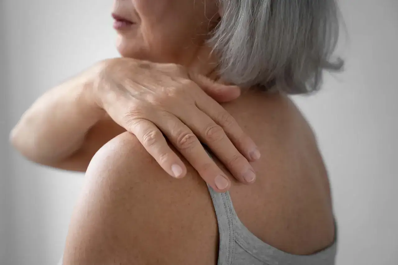 Zdjęcie Síntomas de artrosis cervical grave: identifica el dolor y la debilidad