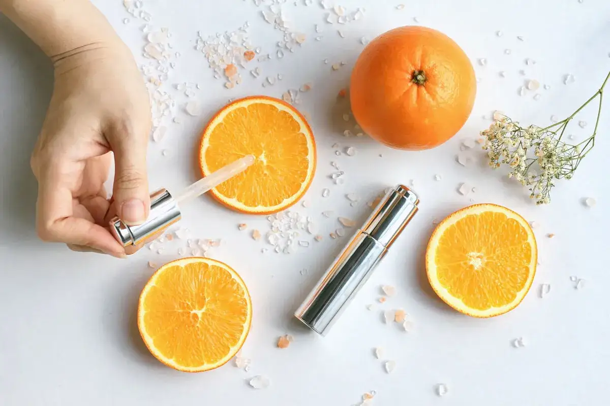 Zdjęcie Z czym łączyć serum z witaminą C, aby maksymalnie poprawić efekty?