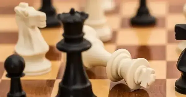 Zdjęcie Czy w szachach można się cofać? Odkryj zasady ruchów w grze