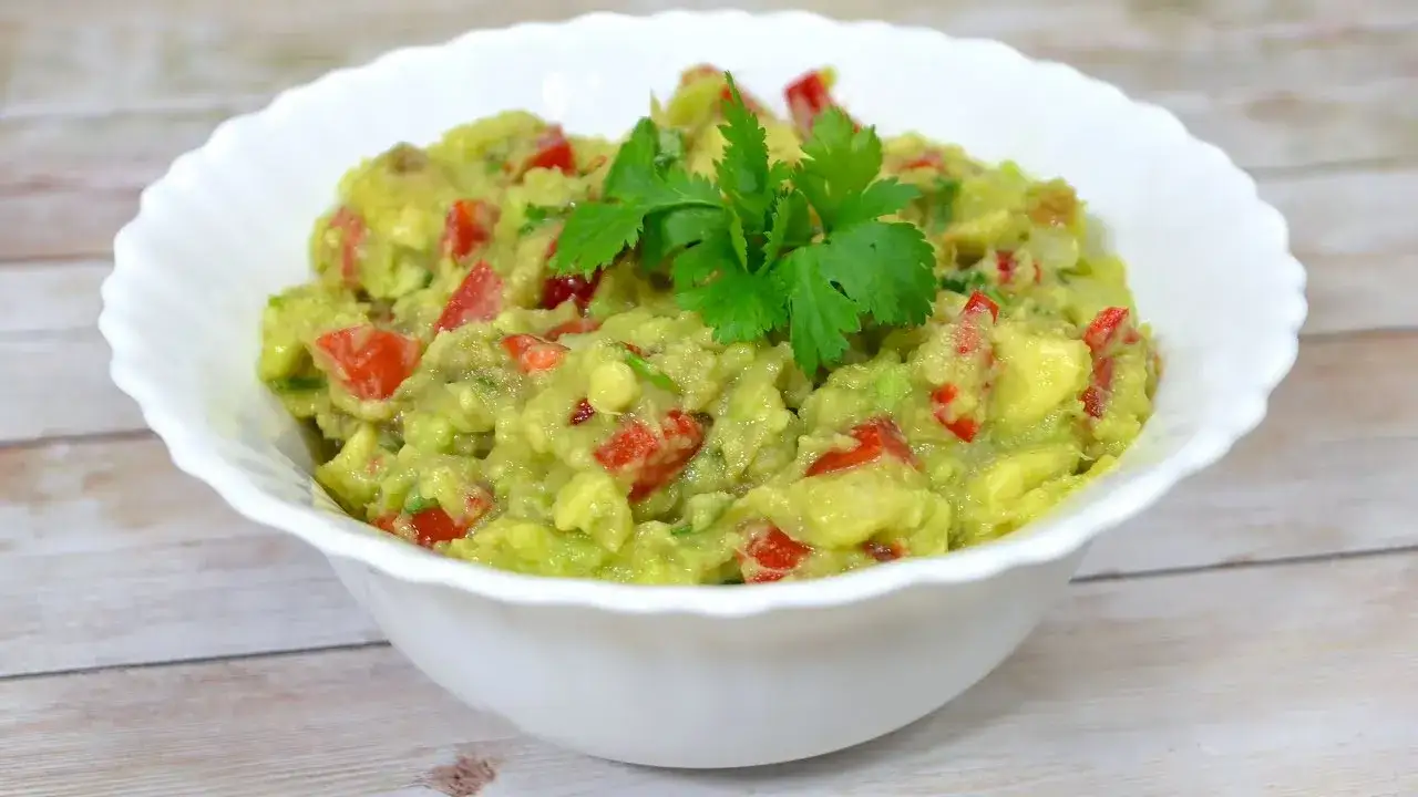 Zdjęcie Jak zrobić guacamole z awokado - prosty przepis, który zachwyca
