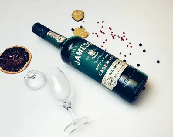 Zdjęcie Jameson whisky z czym pić – odkryj najlepsze połączenia smakowe
