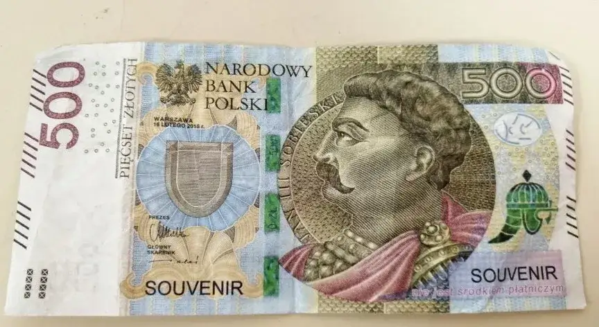 Zdjęcie Jak niewidomi rozpoznają banknoty? Praktyczne metody i narzędzia