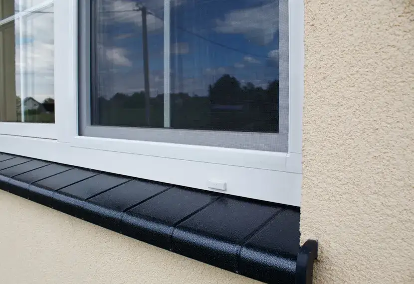 Zdjęcie Z czego parapety zewnętrzne? Poznaj materiały i ich właściwości