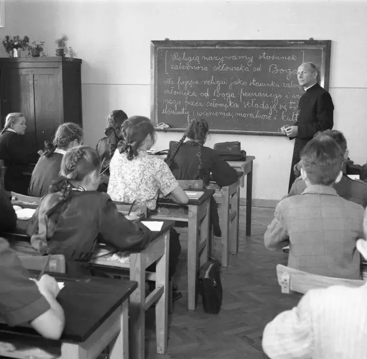 Zdjęcie Jakie zasady nauczania obowiązywały dawnych studentów w historii?