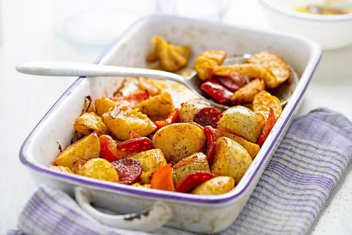Zdjęcie Pyszna zapiekanka ziemniaczana z chorizo – łatwy przepis na obiad