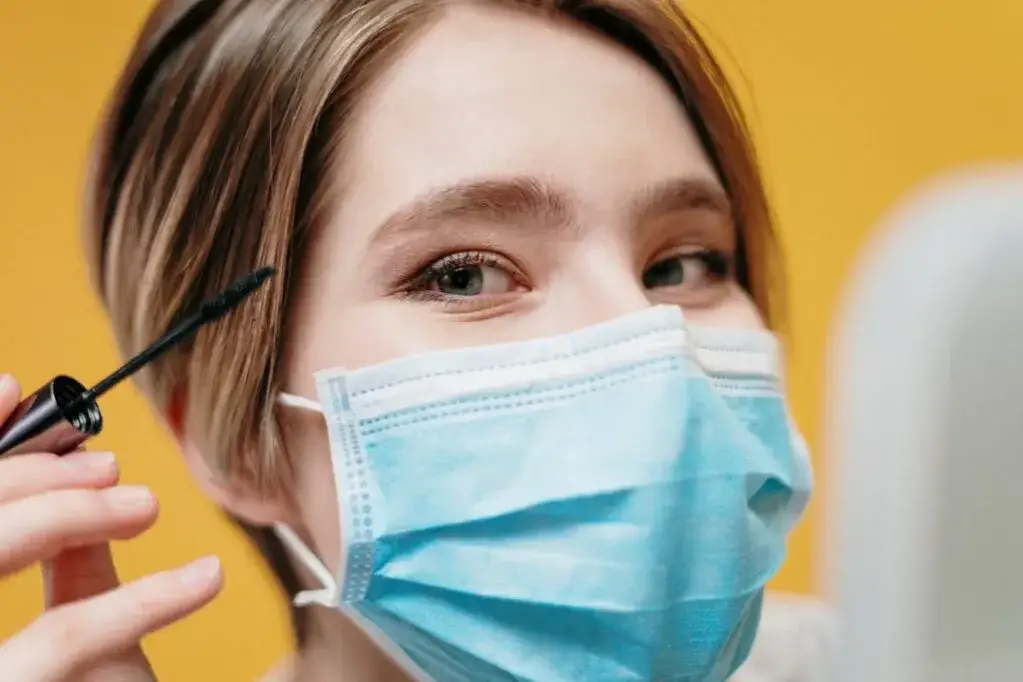 Zdjęcie Czy po chemii wypadają brwi i rzęsy? Poznaj prawdę o skutkach terapii