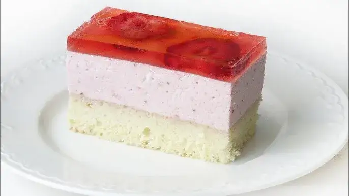 Zdjęcie Jak wylać galaretkę na biszkopt bez obaw o przeciekanie
