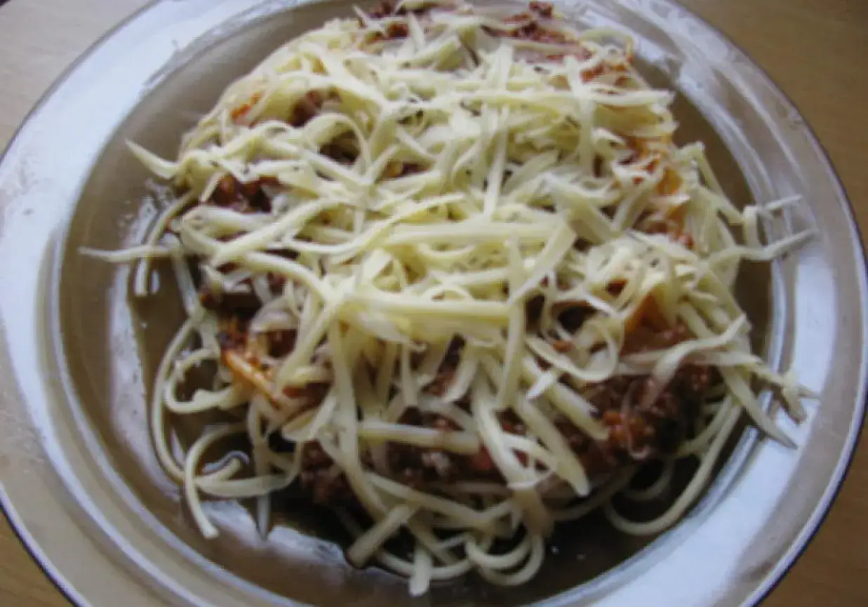 Zdjęcie Spaghetti bez pomidor&oacute;w? Odkryj kremowy sos z mięsem mielonym!