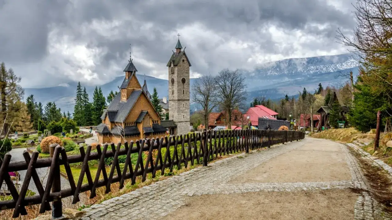 Zdjęcie Najciekawsze miejsca do zobaczenia w Karpaczu i na Kaszubach