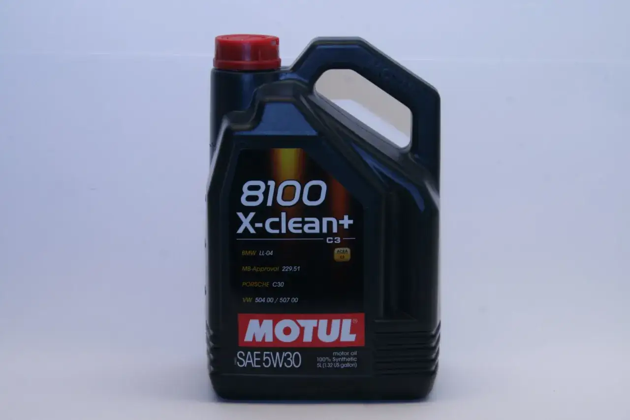 Zdjęcie Motul 5W30 4L - najlepszy wybór dla Twojego silnika i oszczędności