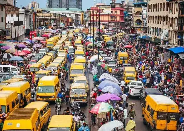 Zdjęcie Lagos África: desafíos urbanos y su impacto en la economía y cultura