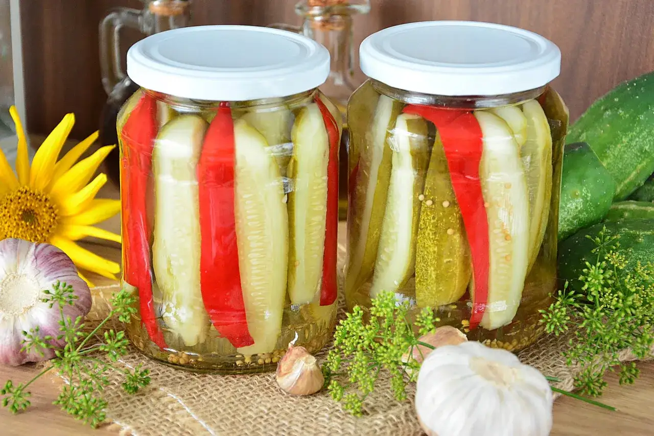 Zdjęcie Przepis na ogórki konserwowe z chili, które są idealną przekąską!