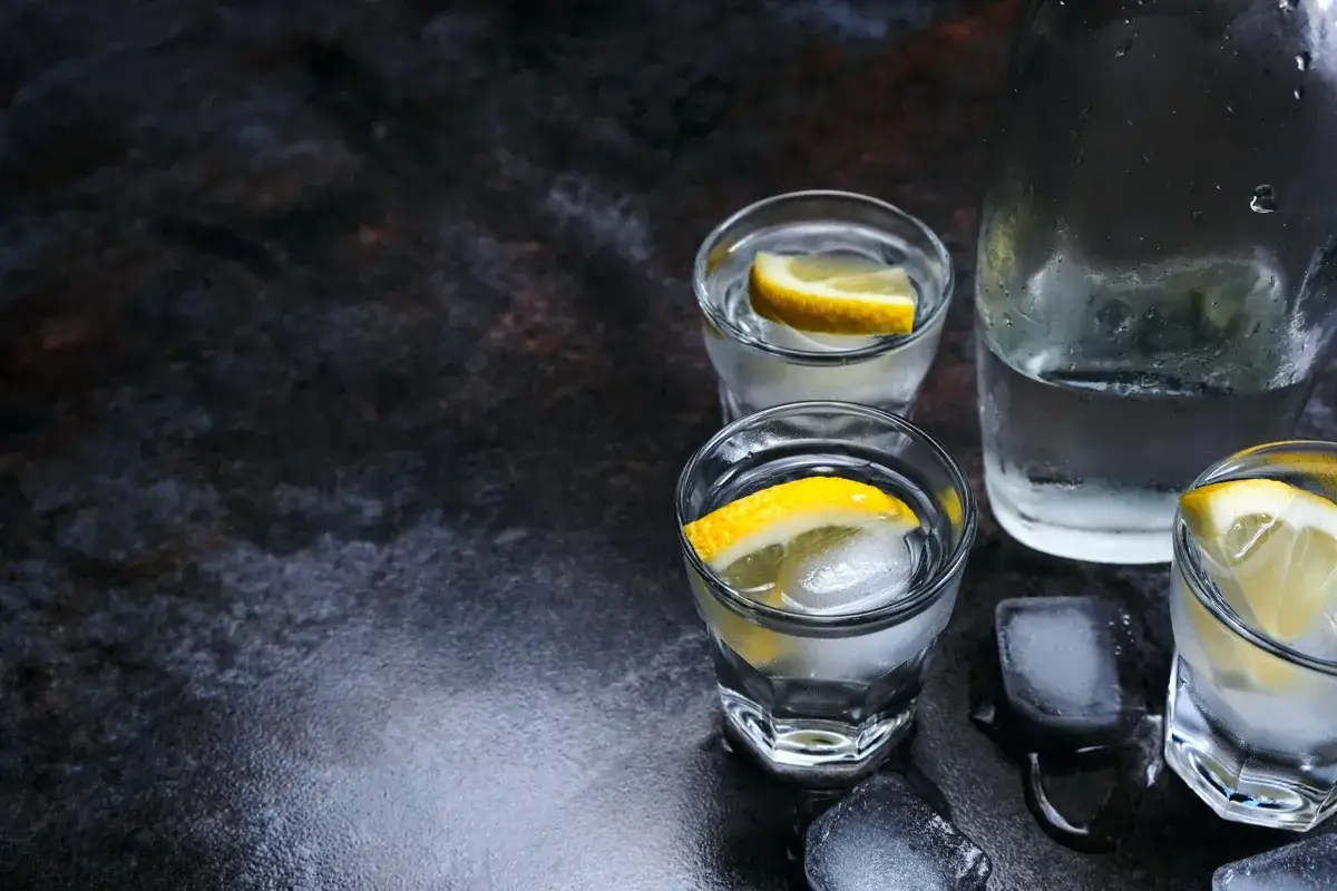 Zdjęcie 200 ml wódki kiedy mogę jechać? Poznaj ryzyko i czas oczekiwania