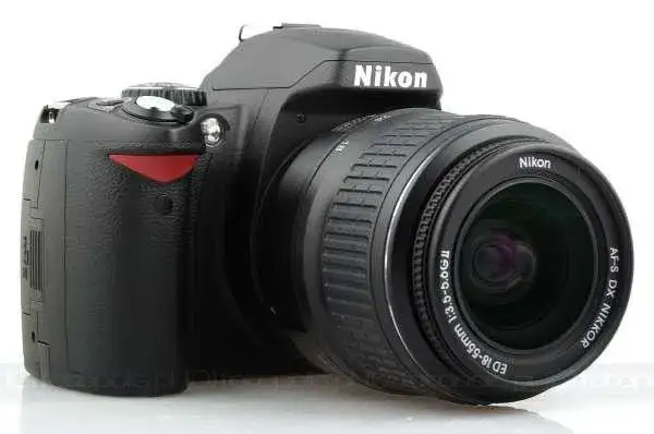 Zdjęcie Lustrzanka cyfrowa Nikon D40 – kluczowe cechy i porównania dla amatorów
