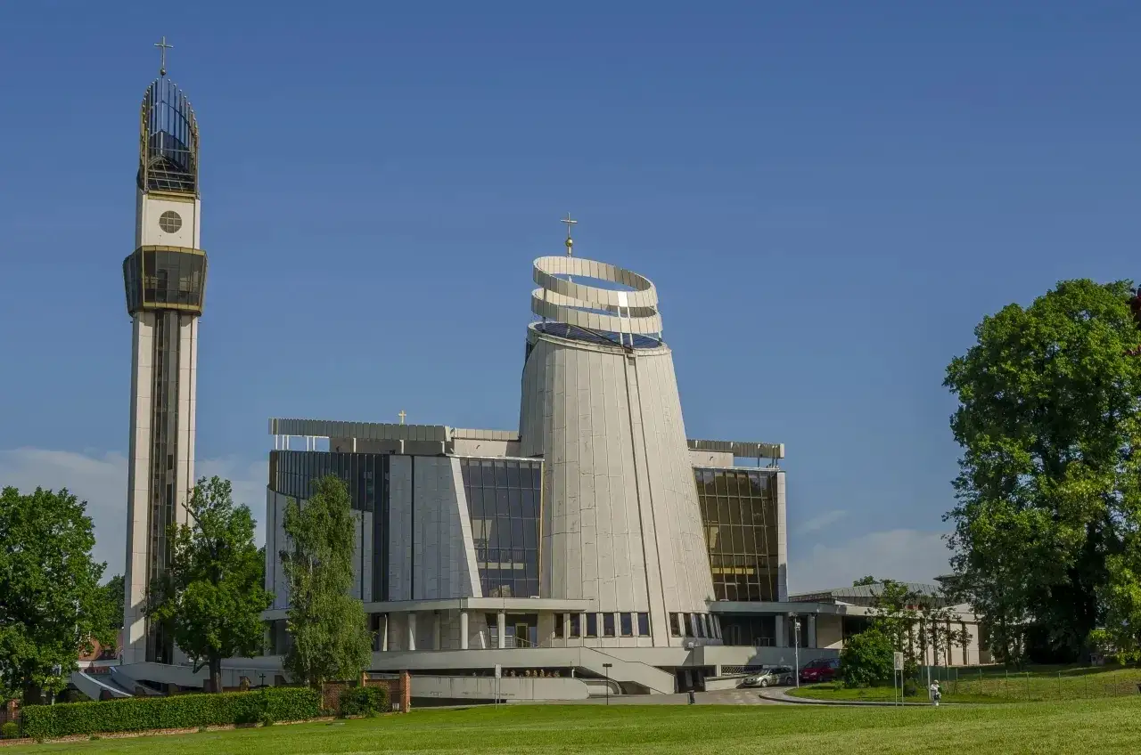 Zdjęcie Sanktuarium Tarnowiec: historia, znaczenie i modlitwy w miejscu cudów