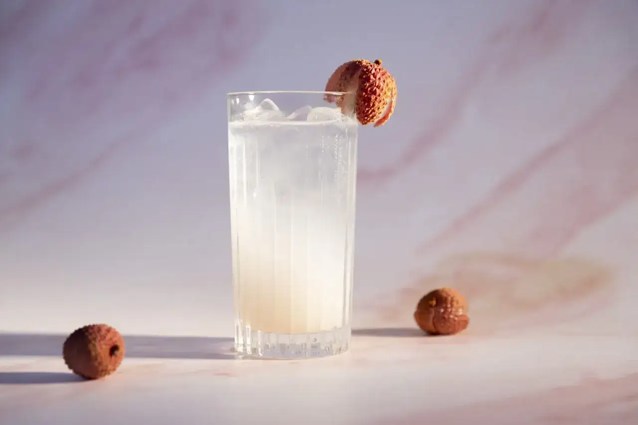 Zdjęcie Orzeźwiający napój z liczi: proste przepisy na pyszne drinki