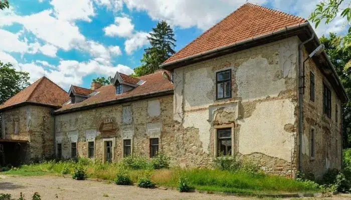 Zdjęcie Stary dworek na sprzedaż - nie przegap wyjątkowych ofert!