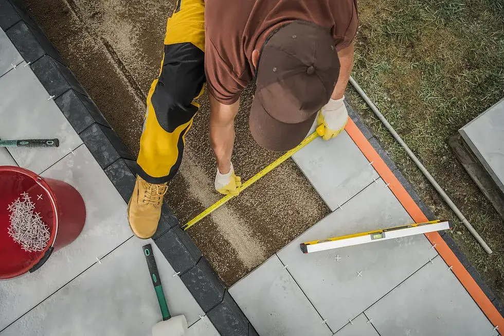 Zdjęcie Ile kosztuje ułożenie kostki brukowej z materiałem? Sprawdź ceny!