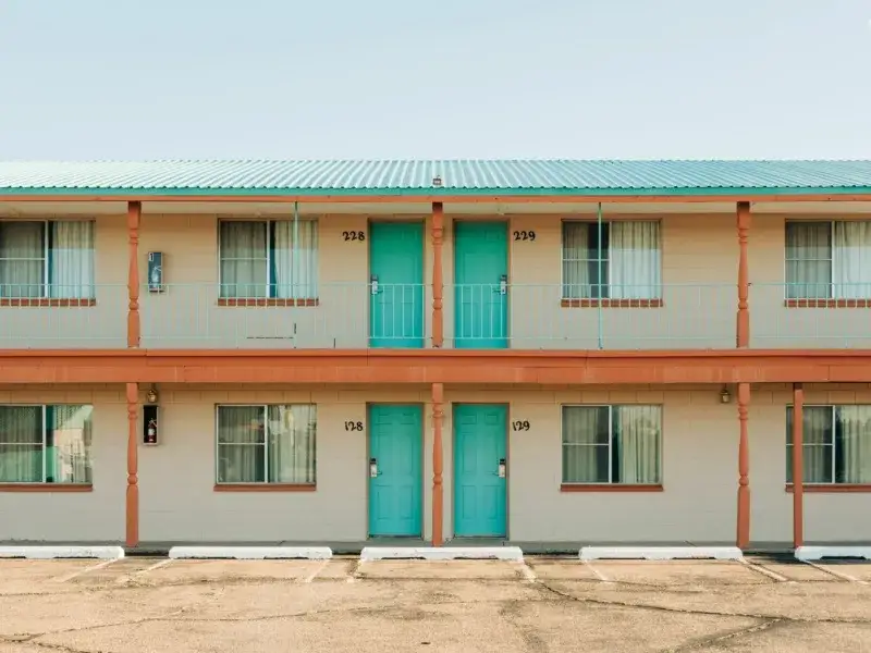 Zdjęcie Czym się różni hostel od hotelu? Kluczowe różnice i wybór