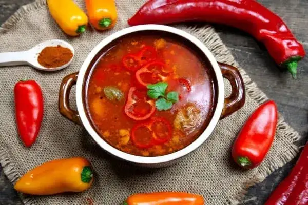 Zdjęcie Jakie przyprawy do gulaszu, aby uzyskać wyjątkowy smak potrawy?