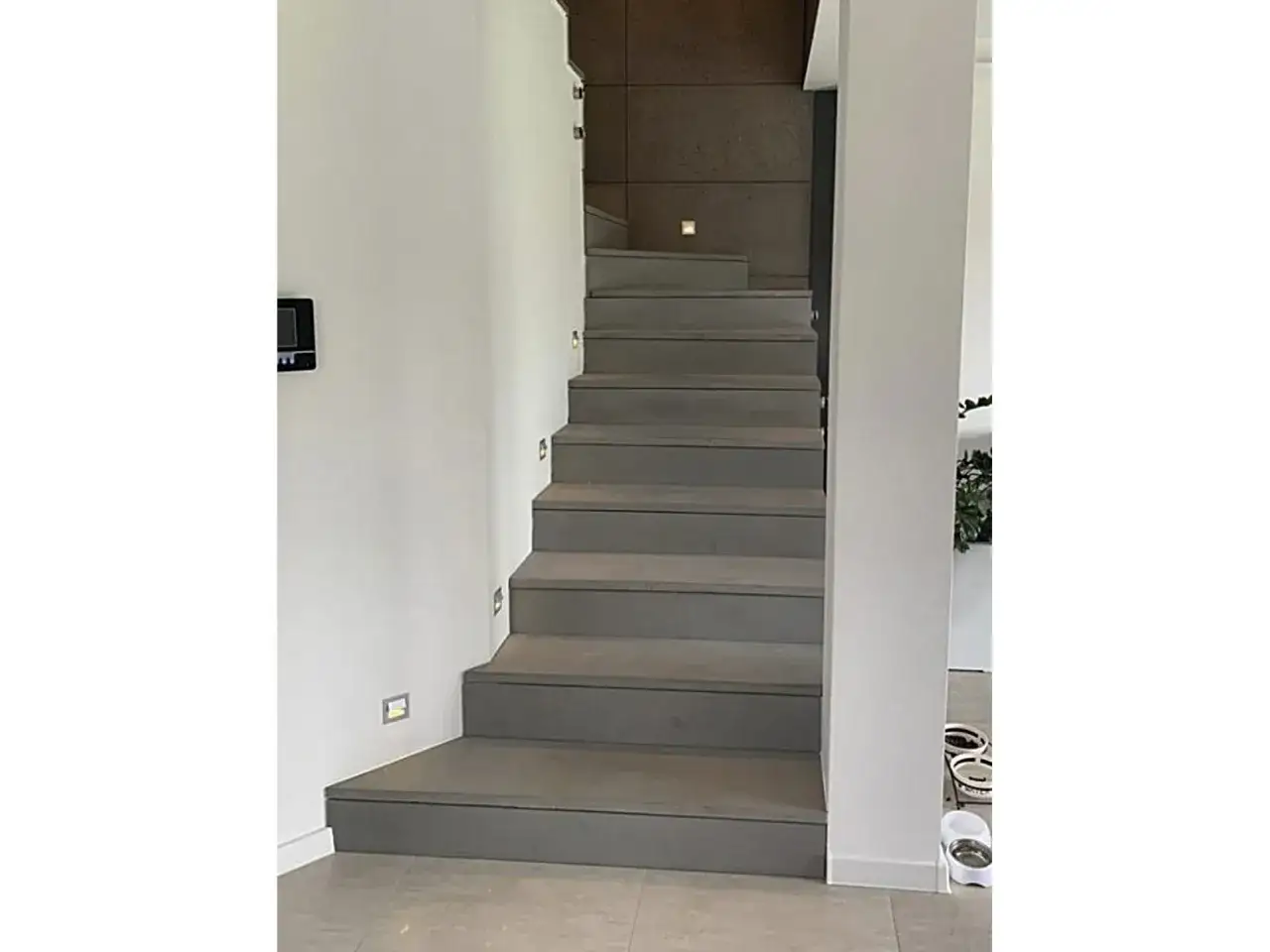 Zdjęcie Jaki beton na schody wewnętrzne? Kluczowe właściwości i klasy betonu.