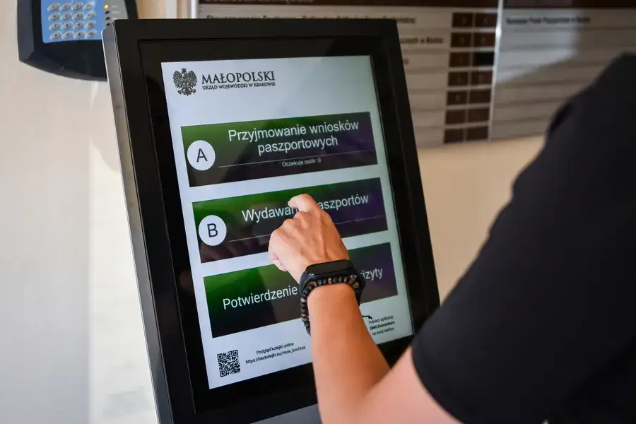 Zdjęcie Gdzie najmniejsze kolejki po paszport? Odkryj szybkie lokalizacje i porady