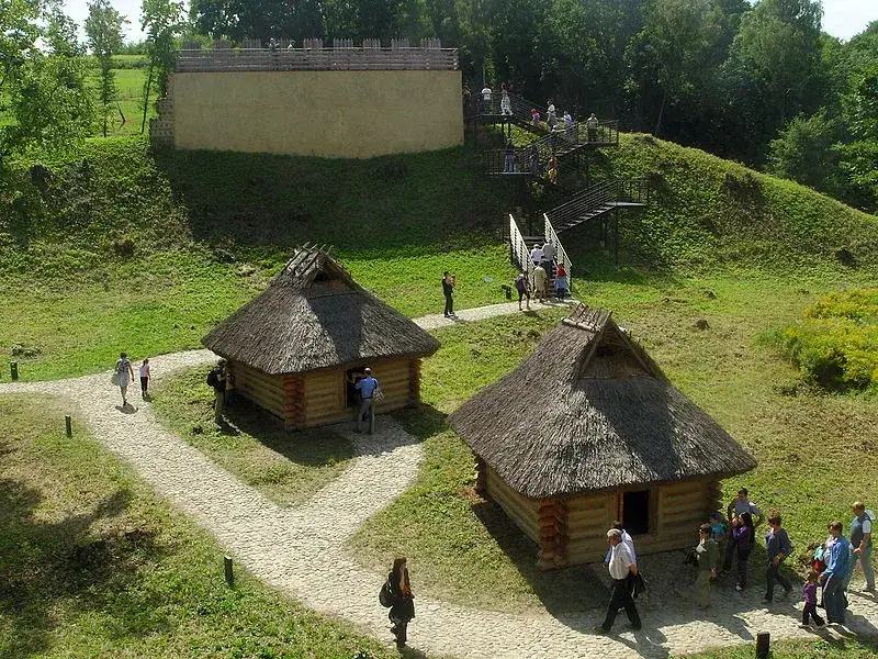 Zdjęcie Skansen Jasło: Odkryj fascynującą historię Karpackiej Troi