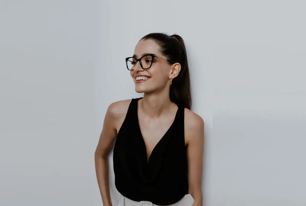 Zdjęcie Jakie są modne oprawki okularów - trendy, które odmienią Twój styl