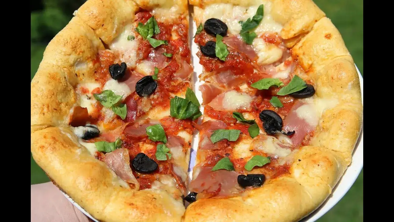 Zdjęcie Pizza jak z Pizza Hut w domu? Przepis na Pan Pizza krok po kroku