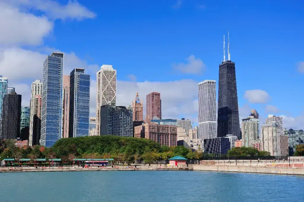 Zdjęcie Ile trwa lot z Chicago do Krakowa? Sprawdź czas przelotu i więcej