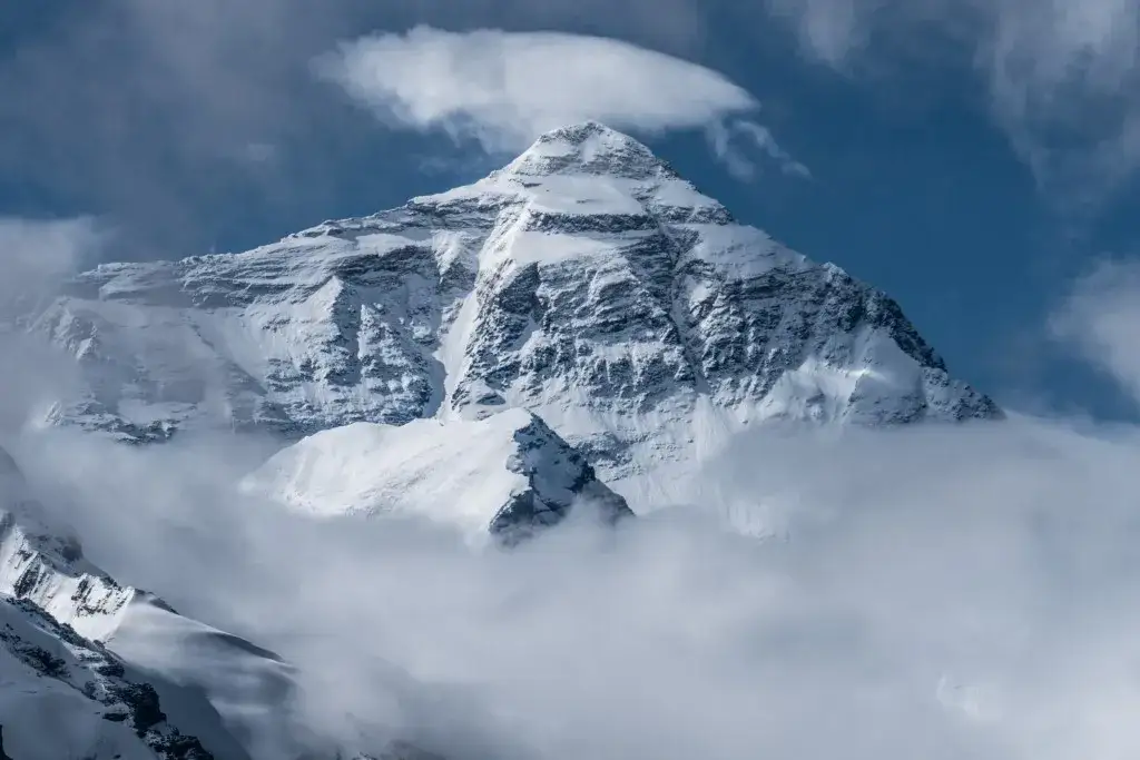 Zdjęcie Jaka jest największa g&oacute;ra na świecie? Odkryj fascynujące fakty o Everestcie